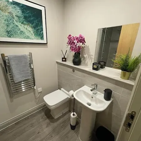 First Direct | Parking Apartment Leeds (West Yorkshire)